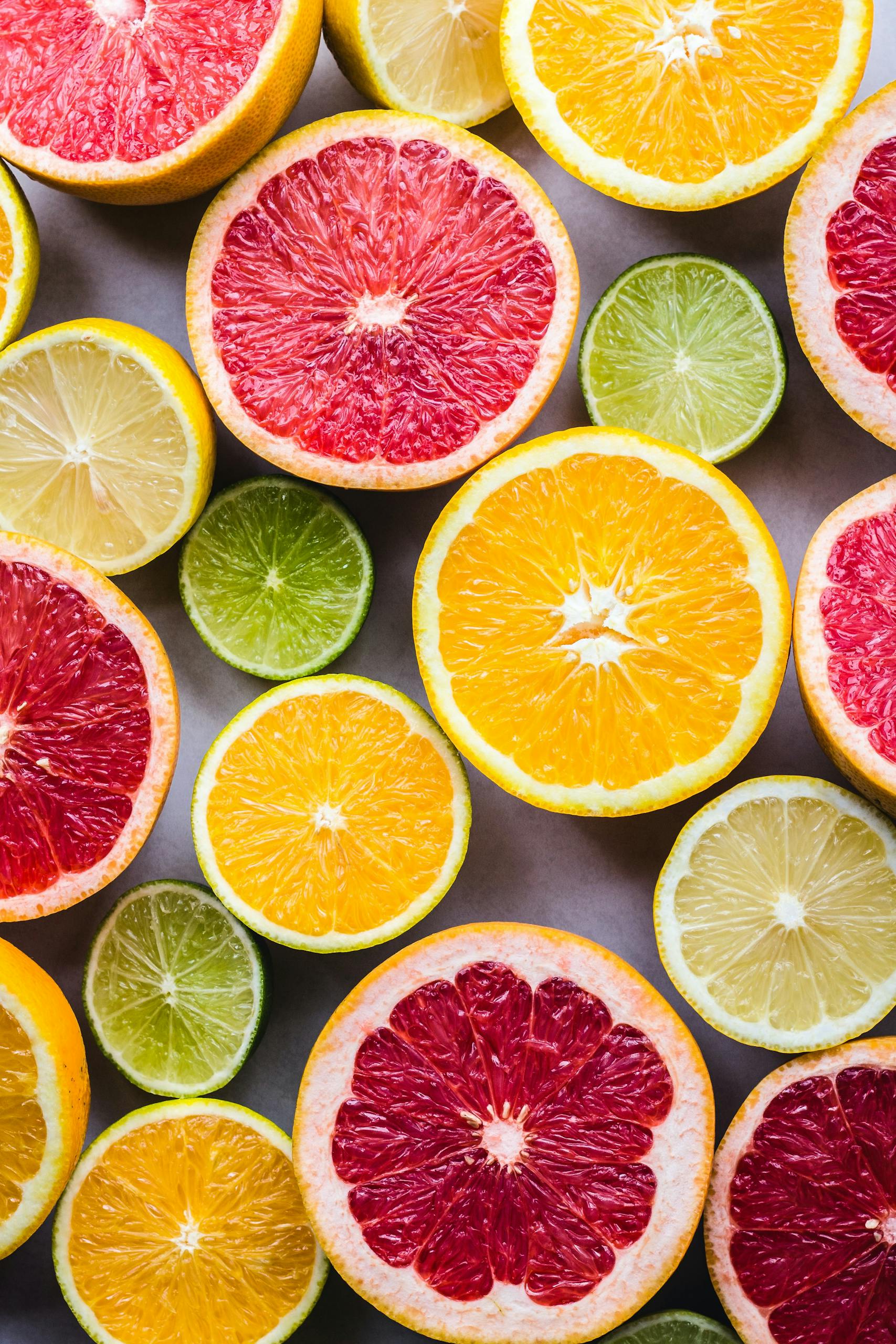 how to make kombucha: Vibrant halves of citrus fruits including oranges, grapefruits, lemons, and limes displayed in a fresh array.