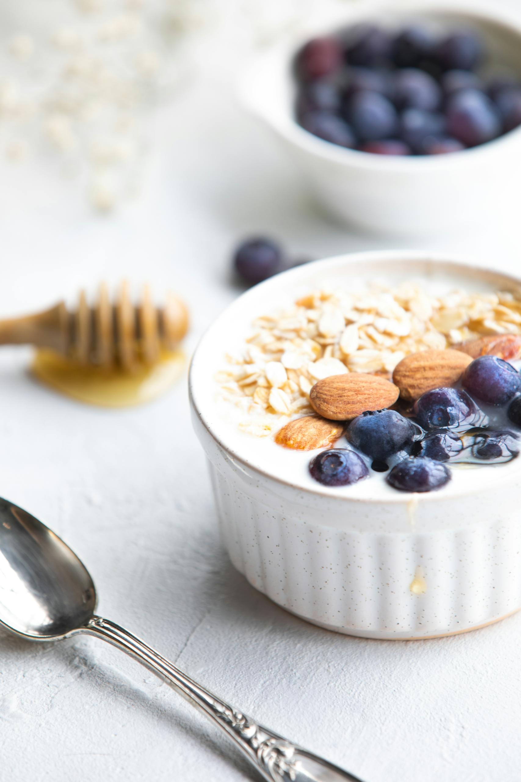 Healthy Fats for Breakfast: A close-up of a nutritious breakfast bowl featuring blueberries, almonds, and oats.