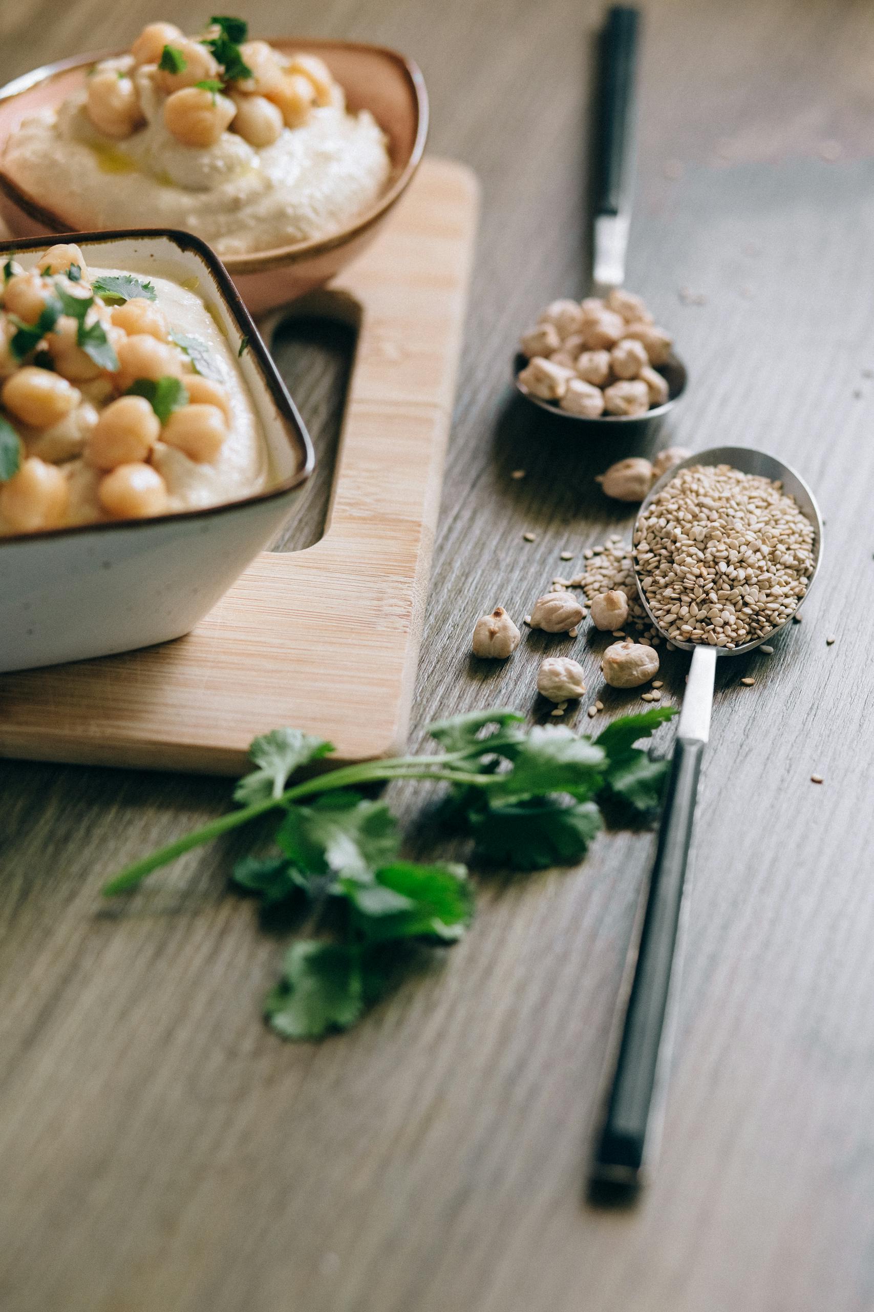 top plant-based iron foods: Close-up of a delicious hummus dish topped with chickpeas and sesame seeds.