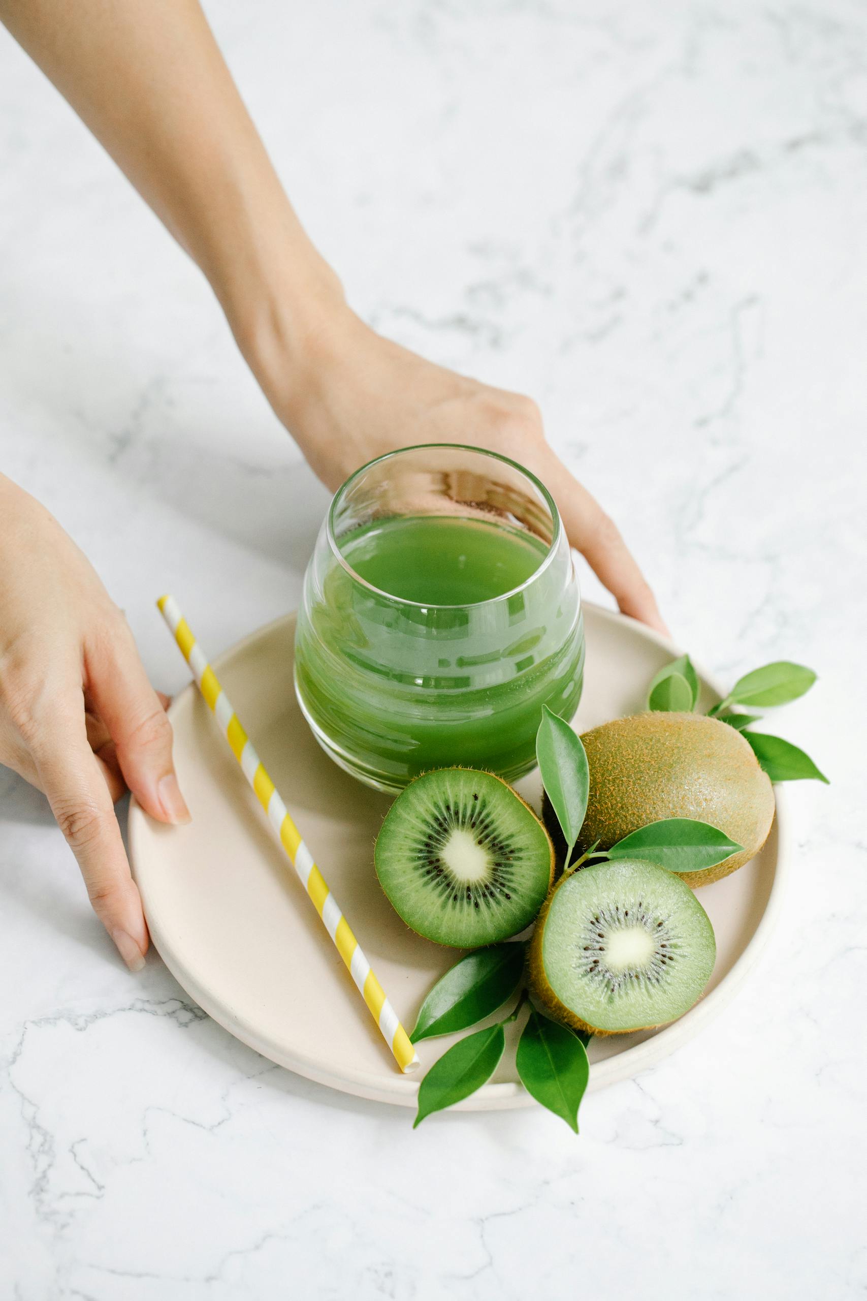benefits of kiwi: Bright and healthy kiwi juice with fresh fruits, served on a marble table for a refreshing feel.